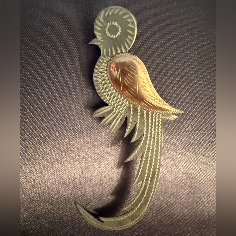 Vintage GUATEMALA QUETZAL two tone Silver 900 & Gold Tropical Bird Pin Brooch